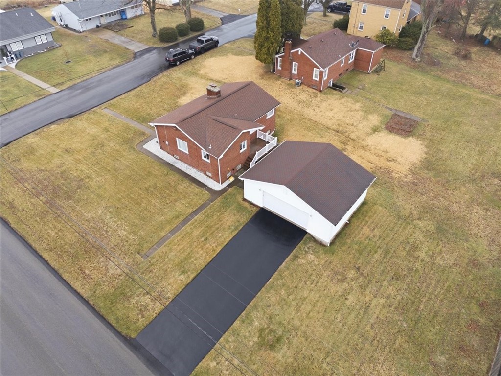 2039 Circle Drive+3 Car Garage