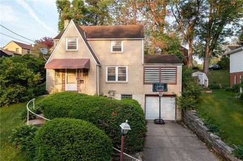 Photo of 5208 White Oak Dr, Verona, PA 15147 (MLS # 1761447)