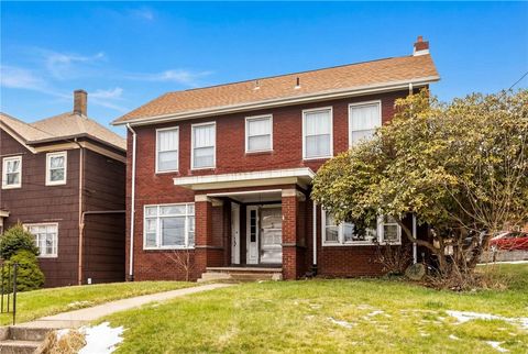 Photo of 319 4th St, Ellwood City, PA 16117 (MLS # 1744546)