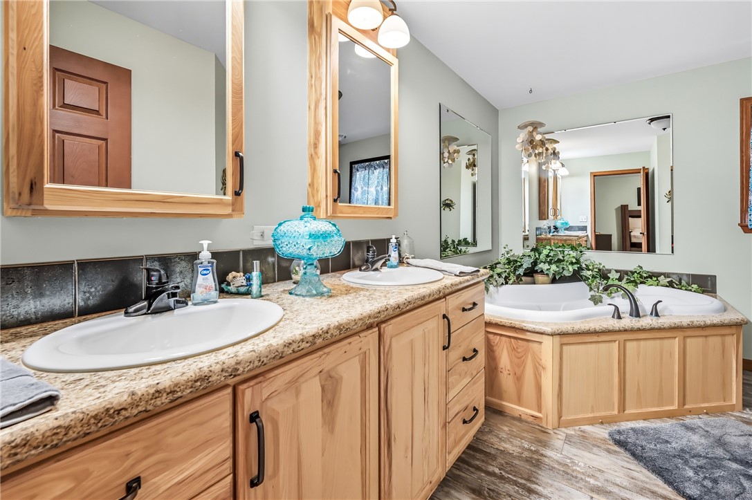 Conneaut Lake, Pennsylvania 16316, United States, 3 Bedrooms Bedrooms, ,3 BathroomsBathrooms,Residential,Contingent,216121