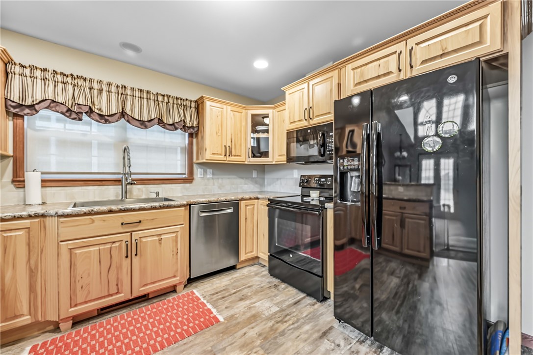 Conneaut Lake, Pennsylvania 16316, United States, 3 Bedrooms Bedrooms, ,3 BathroomsBathrooms,Residential,Contingent,216121