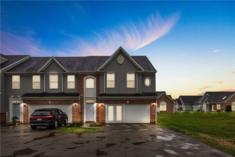 Photo of 449 Country Club Dr #8, Ellwood City, PA 16117 (MLS # 1725220)