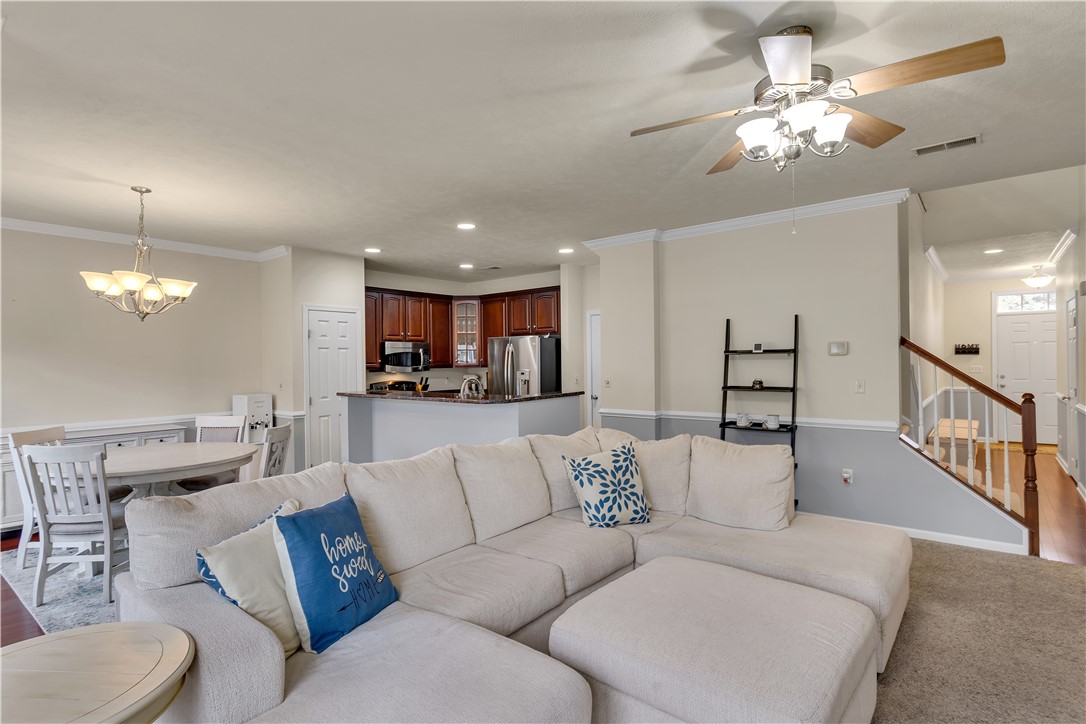 449 Country Club Dr 8