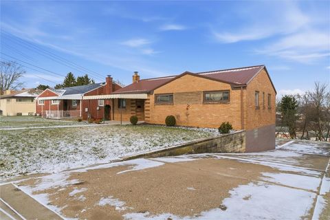 Photo of 528 Glowood Dr, Pittsburgh, PA 15227 (MLS # 1737444)