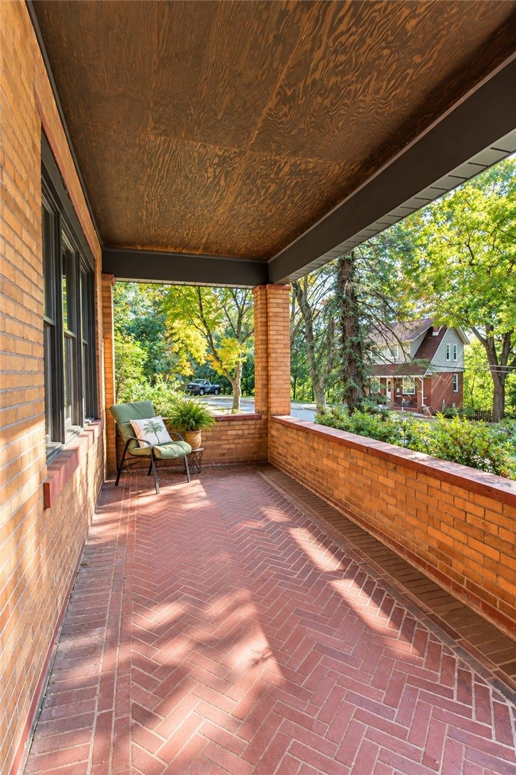 144 Glenwood Dr