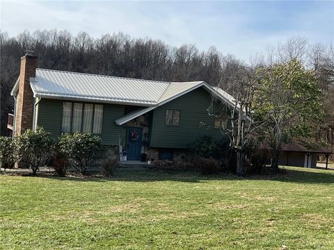 Photo of 671 York Run Rd, Smithfield, PA 15478 (MLS # 1746976)