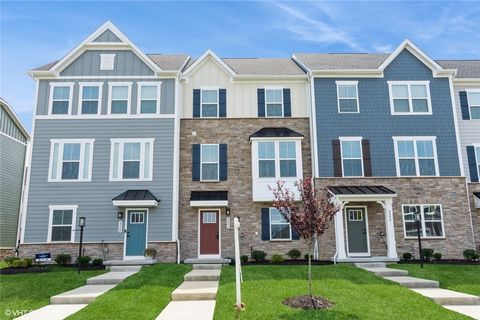 Photo of 4806 Spruce Rd, Gibsonia, PA 15044 (MLS # 1741684)