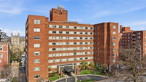 Photo of 128 N Craig St #814, Pittsburgh, PA 15213 (MLS # 1746160)