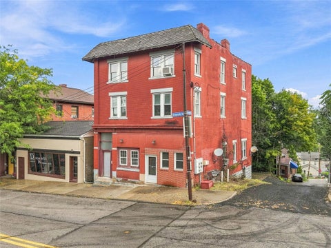 Photo for 1633 Brownsville Rd