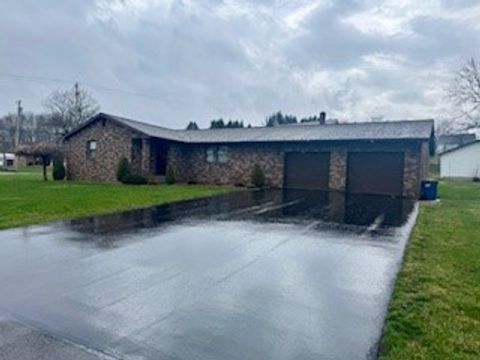 Photo of 1101 Brookshire Dr, New Castle, PA 16101 (MLS # 1743292)