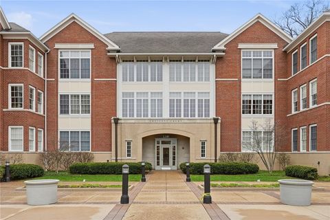 Photo of 1240 Crescent Pl #2H, Pittsburgh, PA 15217 (MLS # 1744530)