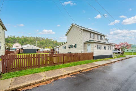 Photo for 511 Underwood Ave