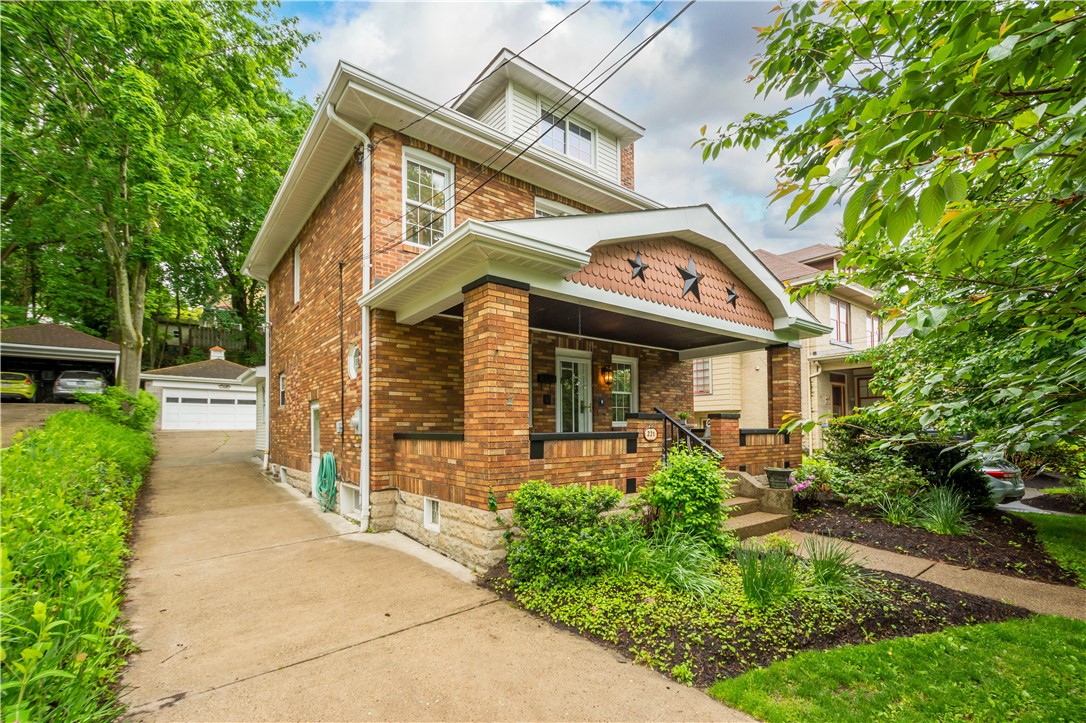 221 Magnolia Pl