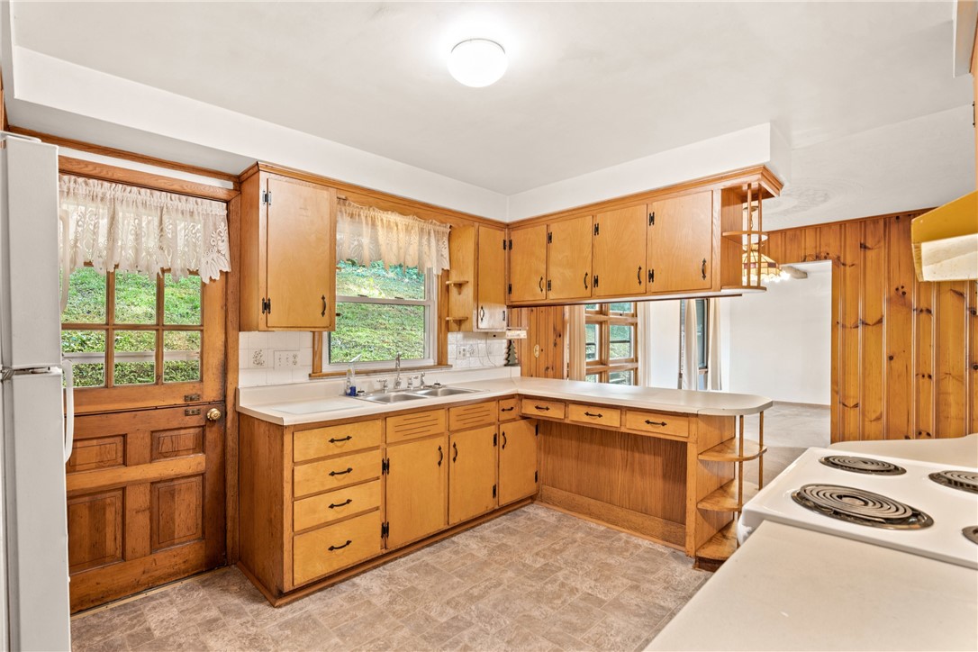 Somerset Twp, Pennsylvania 15501, United States, 4 Bedrooms Bedrooms, ,2 BathroomsBathrooms,Residential,Contingent,191180