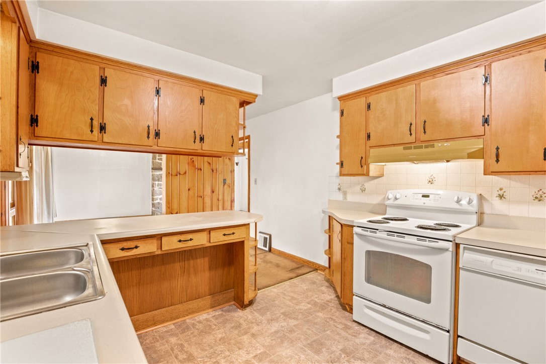 Somerset Twp, Pennsylvania 15501, United States, 4 Bedrooms Bedrooms, ,2 BathroomsBathrooms,Residential,Contingent,191180