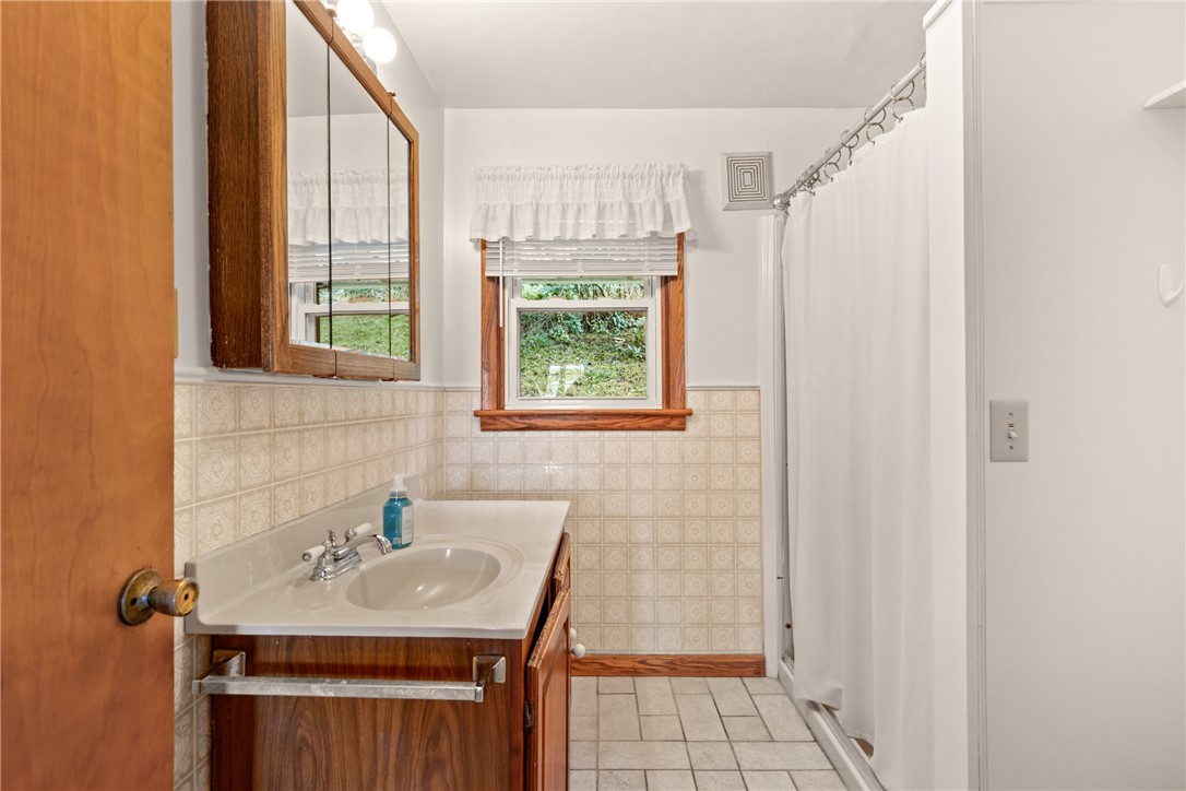 Somerset Twp, Pennsylvania 15501, United States, 4 Bedrooms Bedrooms, ,2 BathroomsBathrooms,Residential,Contingent,191180