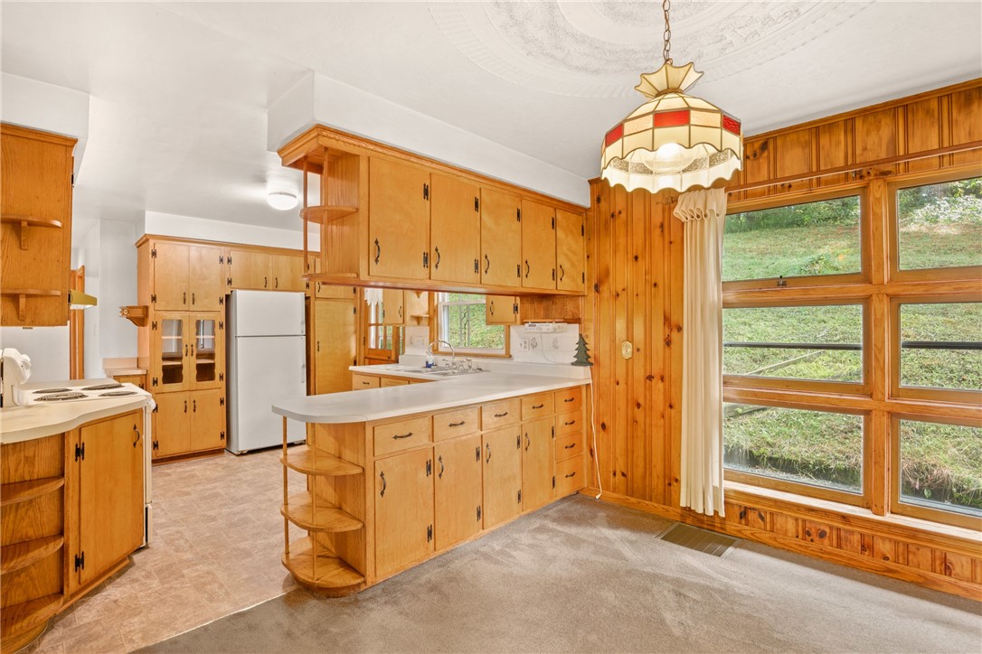 Somerset Twp, Pennsylvania 15501, United States, 4 Bedrooms Bedrooms, ,2 BathroomsBathrooms,Residential,Contingent,191180