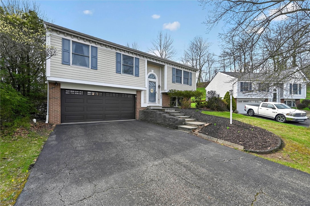 307 Lawrence Pl