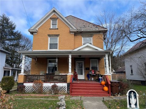 Photo of 136 S Mercer St, Greenville, PA 16125 (MLS # 1732341)