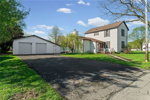 Photo of 213 Pine St, Zelienople, PA 16063 (MLS # 1750156)