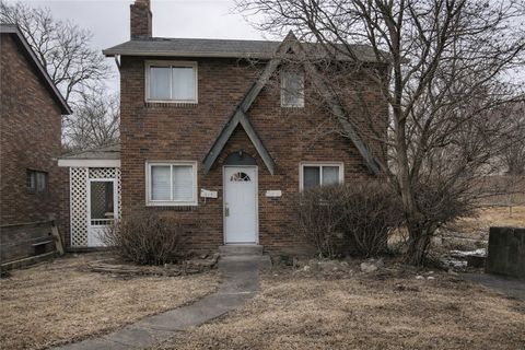 Photo of 525 James St, Turtle Creek, PA 15145 (MLS # 1735292)