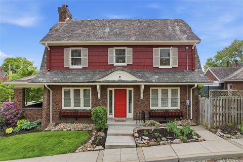 Photo of 900 Wellesley Road, Pittsburgh, PA 15206 (MLS # 1751612)