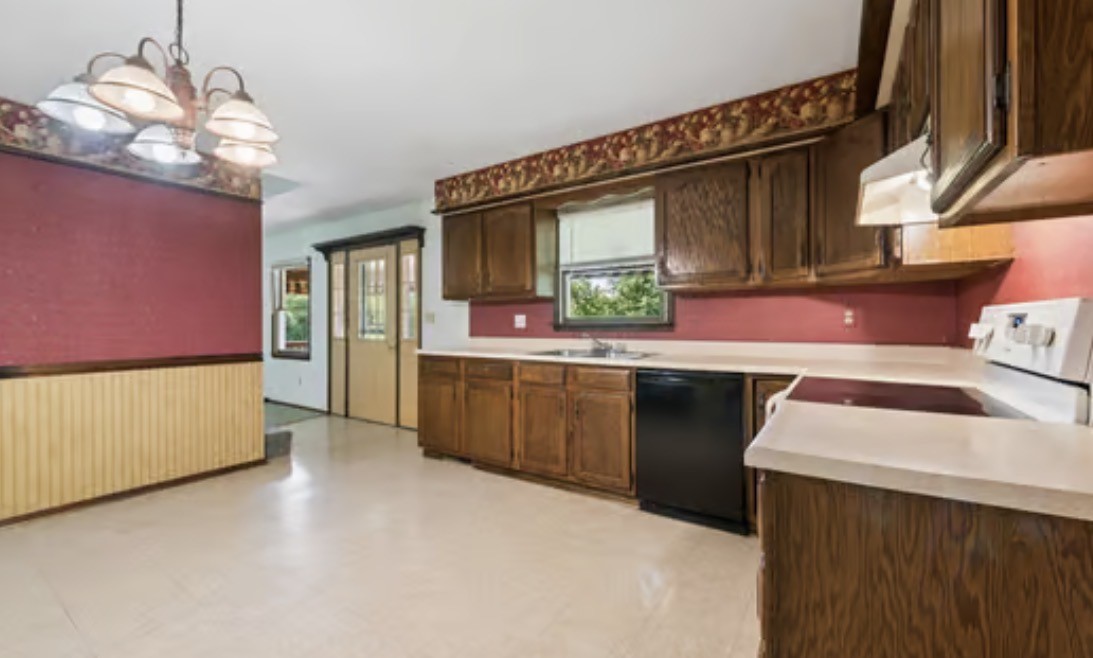 567 Leasure Lane