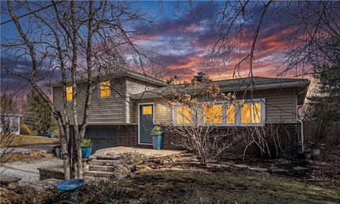 Photo of 469 Mars Valencia Rd, Valencia, PA 16059 (MLS # 1751438)