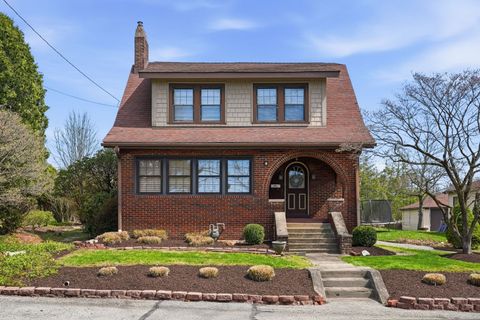 Photo of 37 Oakwood Square, Pittsburgh, PA 15209 (MLS # 1748847)