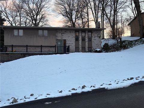 Photo of 120 Lyn Dale Dr, Butler, PA 16001 (MLS # 1737457)