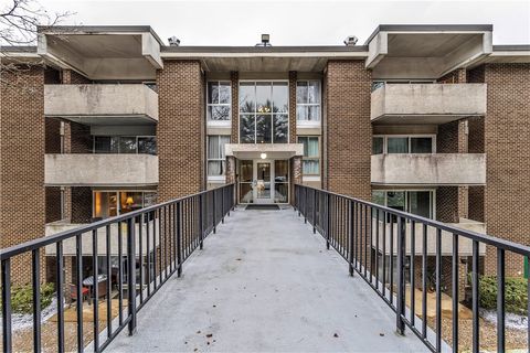 Photo of 2401 Charlemagne Cir, Pittsburgh, PA 15237 (MLS # 1741216)