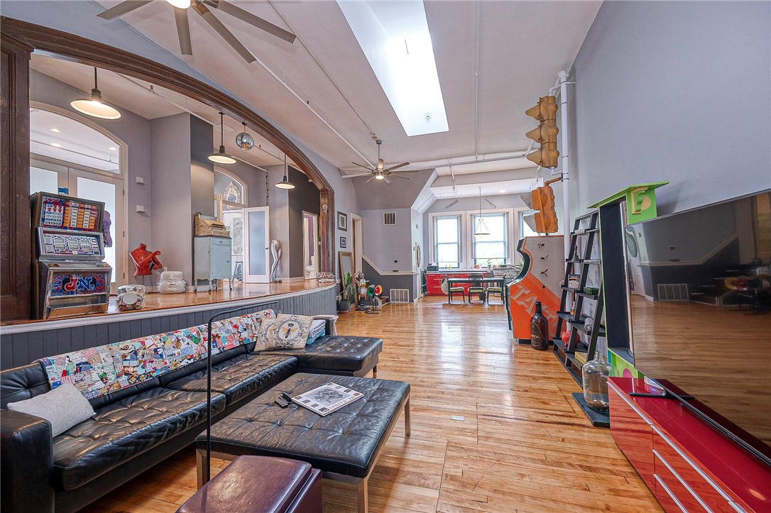 171 S 15th St 303