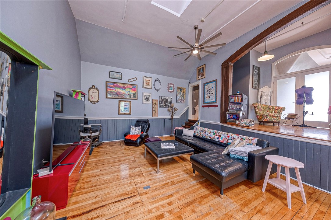 171 S 15th St 303