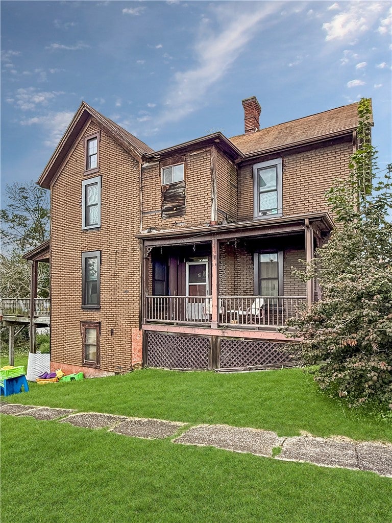 112 E College St