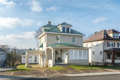 Photo of 118 Lincoln St, Uniontown, PA 15401 (MLS # 1735310)