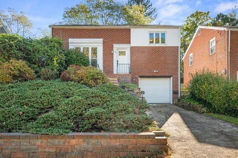 Photo of 39 Seneca Dr, Pittsburgh, PA 15228 (MLS # 1743966)