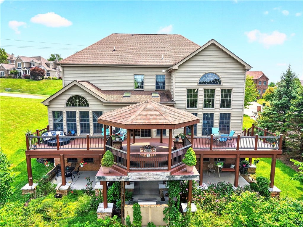 2042 STERLING DRIVE