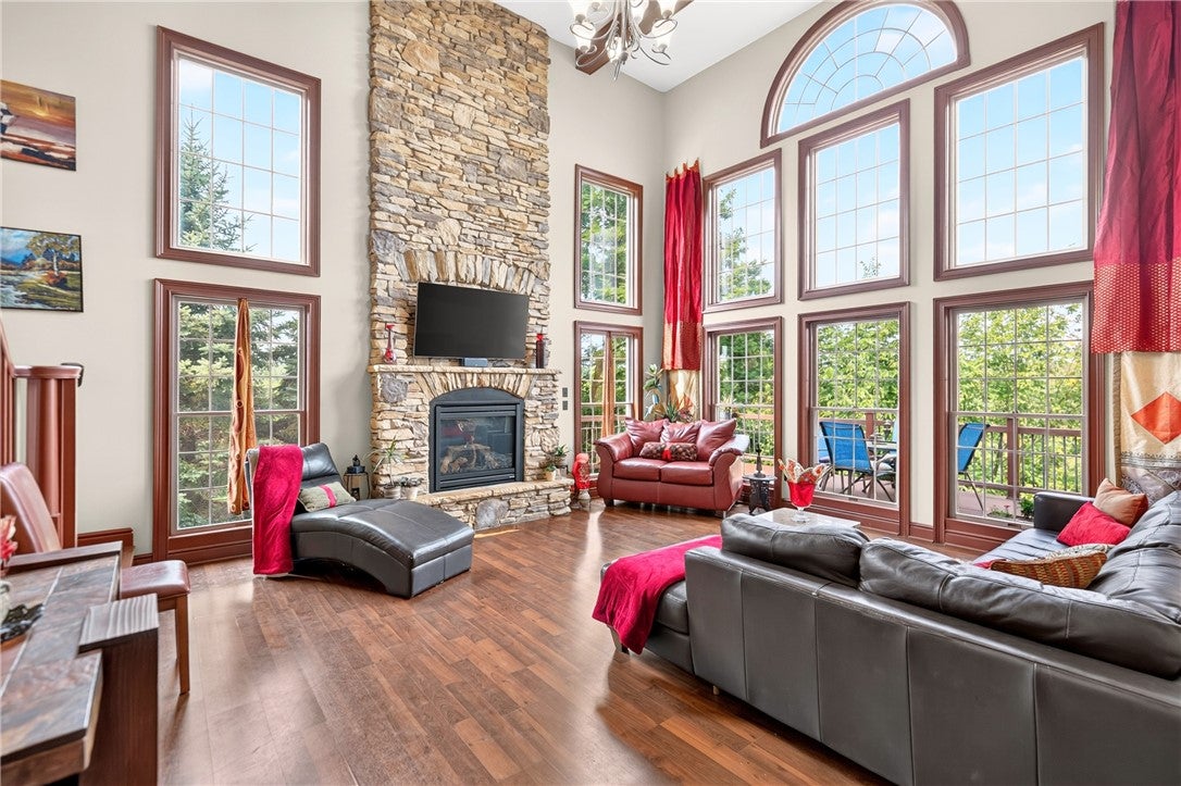 2042 STERLING DRIVE