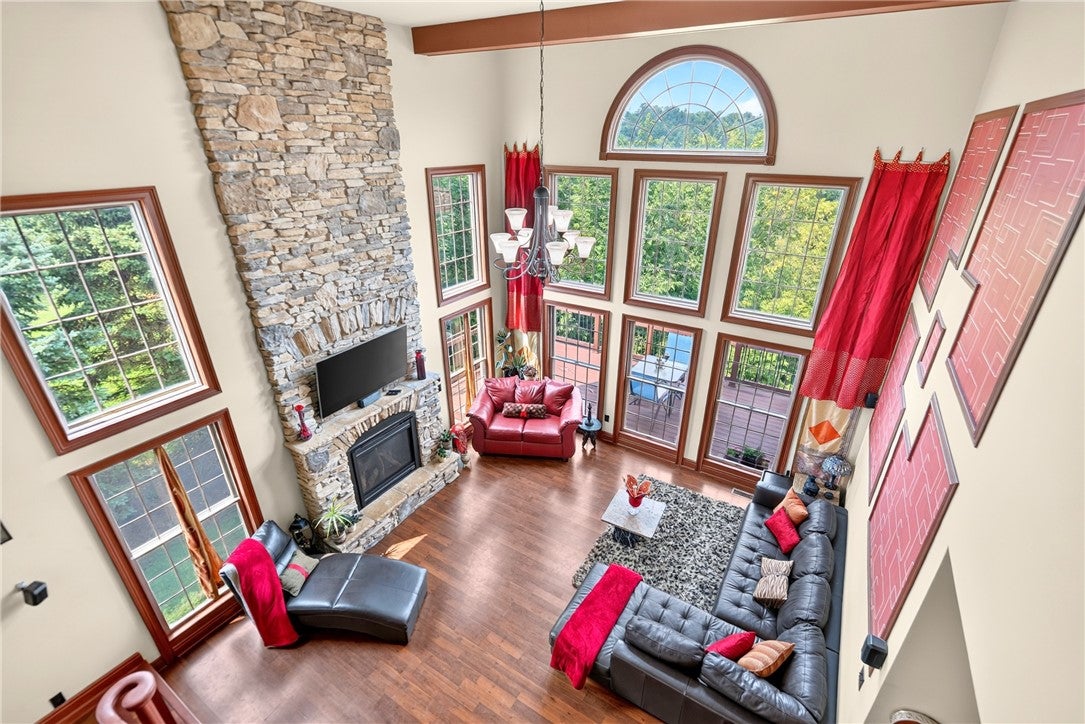 2042 STERLING DRIVE