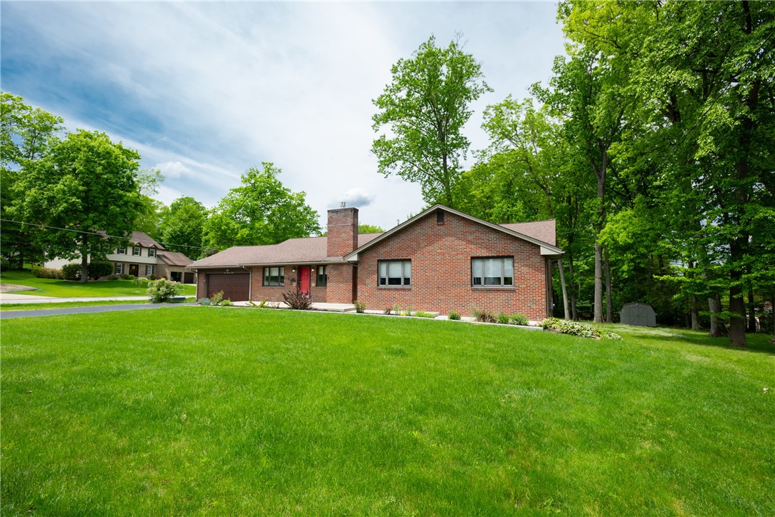 112 White Oak Dr