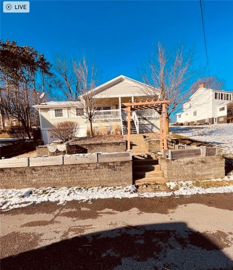 Photo of 211 Fairmont St, Mcdonald, PA 15057 (MLS # 1733184)