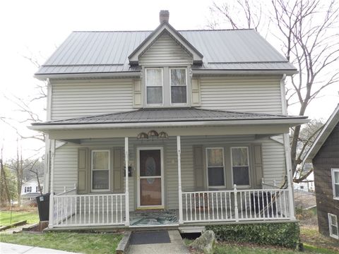 Photo of 202 Summit St, Butler, PA 16001 (MLS # 1747303)