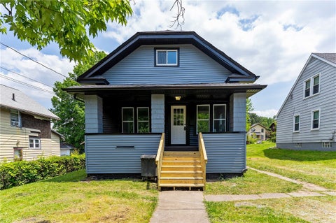 Photo of 615 Park Ave, Farrell, PA 16121 (MLS # 1758889)