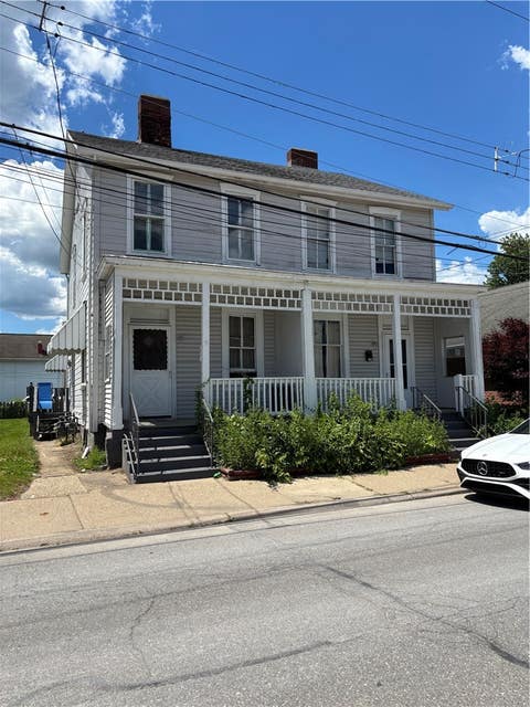 Photo of 110 Main St, Coraopolis, PA 15108 (MLS # 1758685)