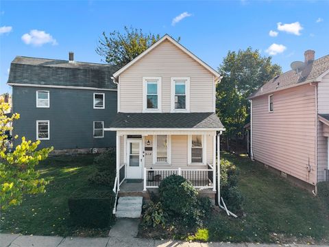 Photo of 516 8th St, Ambridge, PA 15003 (MLS # 1727561)