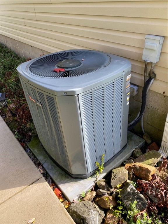 West Salem Twp, Pennsylvania 16125, United States, 4 Bedrooms Bedrooms, ,3 BathroomsBathrooms,Residential,Contingent,38663