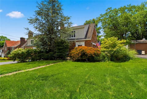 Photo of 496 Parkview Dr, Pittsburgh, PA 15243 (MLS # 1763202)
