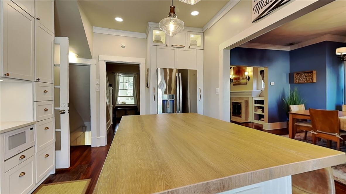 Mt. Lebanon, Pennsylvania 15216, United States, 4 Bedrooms Bedrooms, ,3 BathroomsBathrooms,Residential,Contingent,88148