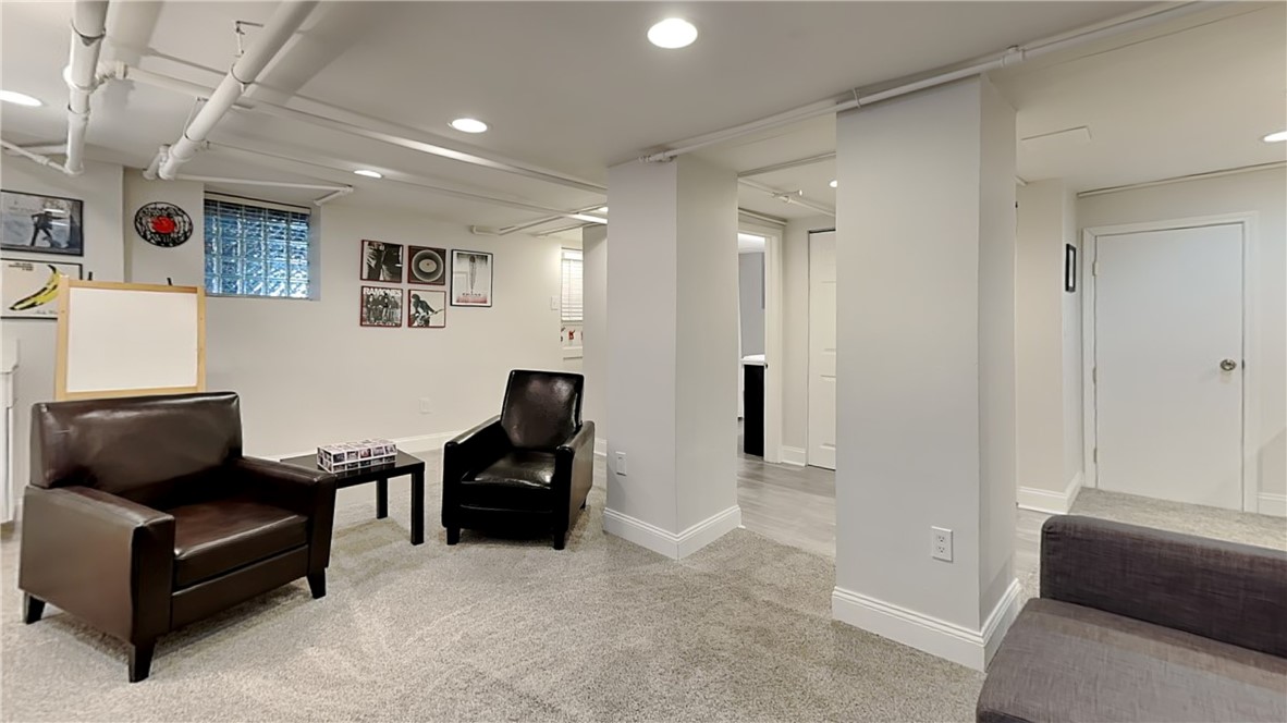 Mt. Lebanon, Pennsylvania 15216, United States, 4 Bedrooms Bedrooms, ,3 BathroomsBathrooms,Residential,Contingent,88148