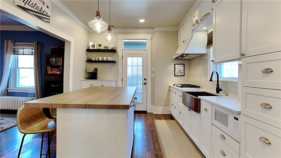 Mt. Lebanon, Pennsylvania 15216, United States, 4 Bedrooms Bedrooms, ,3 BathroomsBathrooms,Residential,Contingent,88148